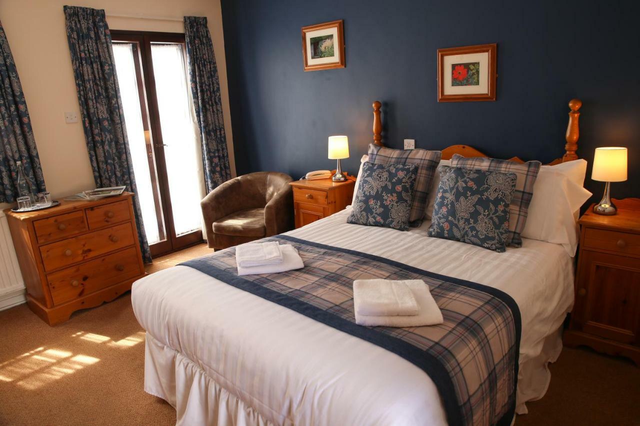 The Greyhound Inn And Hotel 우스크 외부 사진