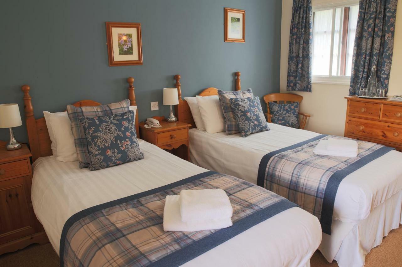 The Greyhound Inn And Hotel 우스크 외부 사진